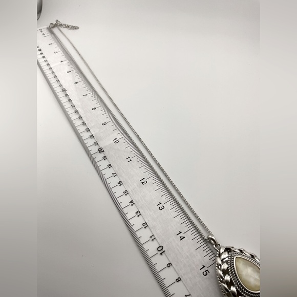 Lucky Brand, Vintage-Inspired Silver and Cream Necklace - Picture 2 of 3